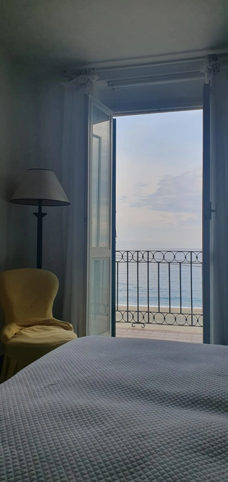 Appartamento fronte mare con balcone – Celle Ligure